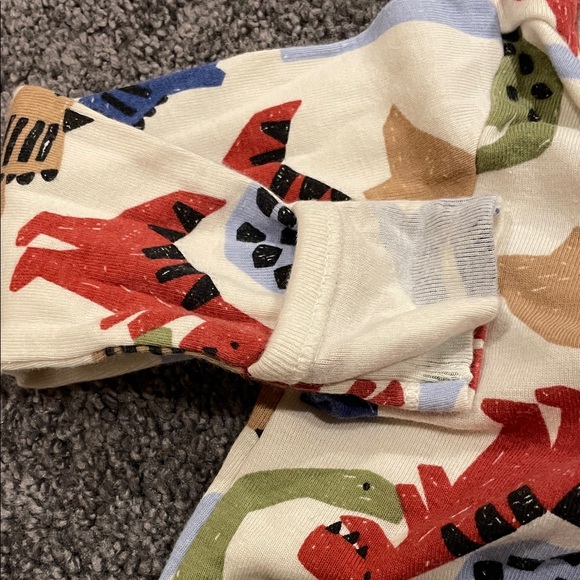 Old Navy 6-9m Dinosaur Print Footies with 2 way zip and fold over mittens - Picture 4 of 4